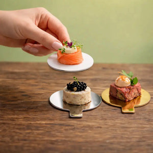 Platito Charolita o Base Redonda con Asa de Carton Laminado para Canapes o Postres Catering 50 pzas RP