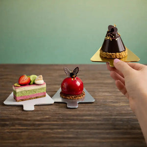 Platito Charolita o Base Triangular con Asa de Carton Laminado para Canapes o Postres Catering 50 pzas RP